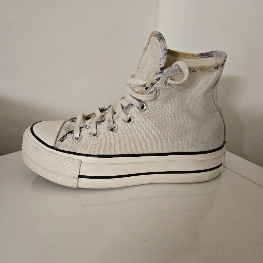 White Classic High-Top Canvas Sneakers With Floral Detail - Picture 4 of 8